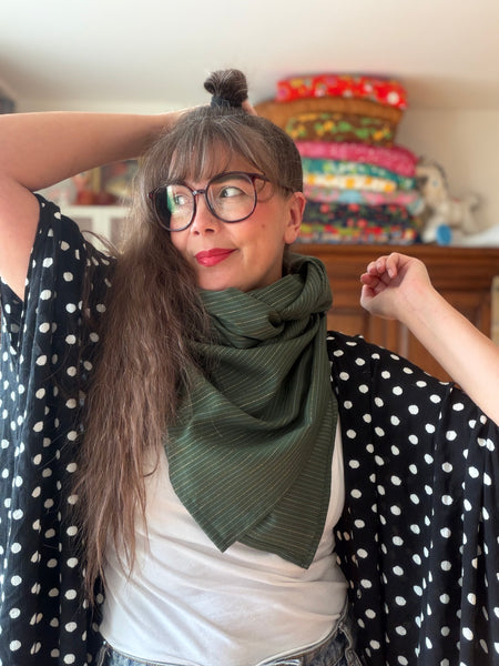 Sjal, i grön ull med guld i deadstock