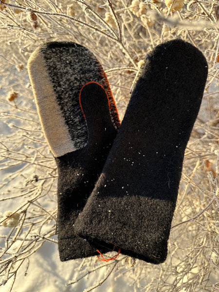 Tumvantar i svart ull
