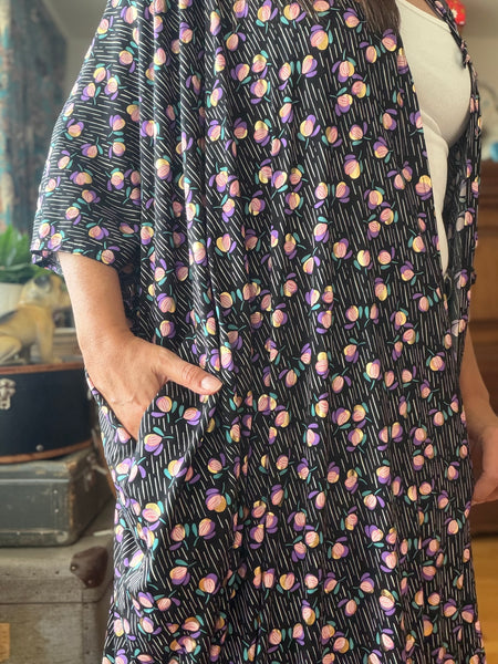 Extra långt sjok / kaftan i viskos med guld & lila blommor
