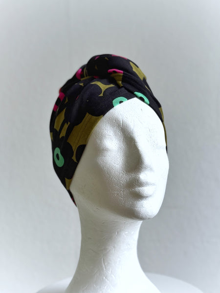 Turban, jersey med svarta blommor