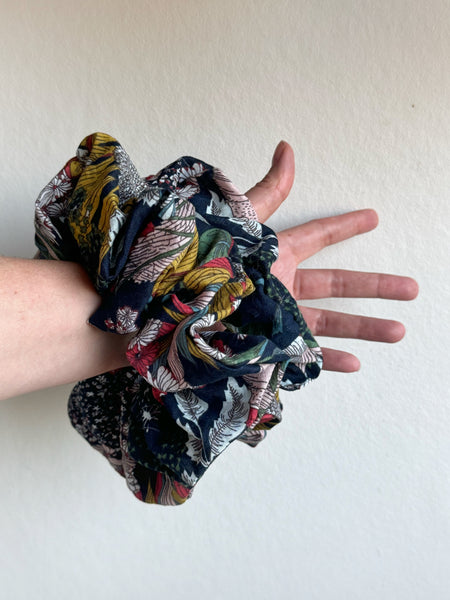 Scrunshie i murriga färger