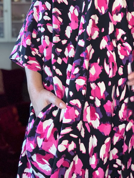 Sjok / kaftan i cerise & lila på svart botten