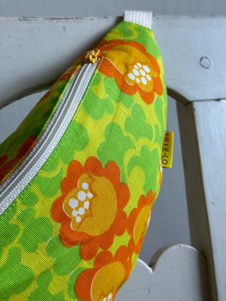 Magväska med orange blommor