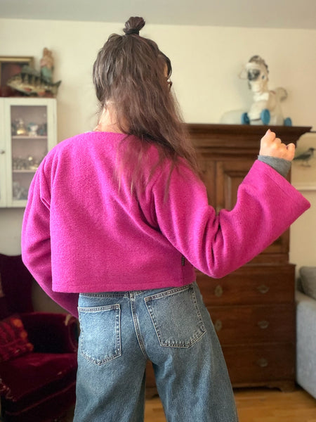 Kort enfärgad jacka i cerise ull