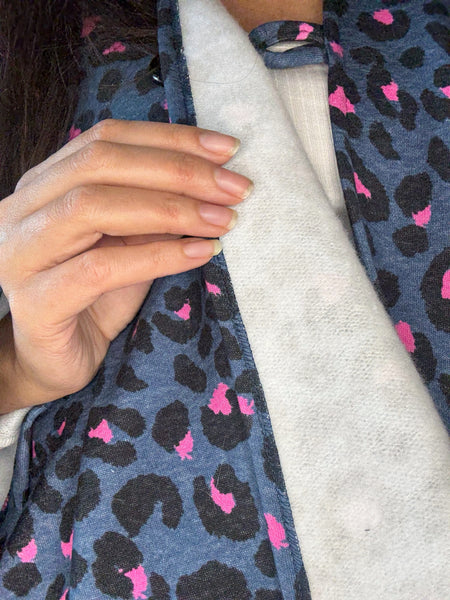 Sjok / kaftan i collagetyg med leopardmönster