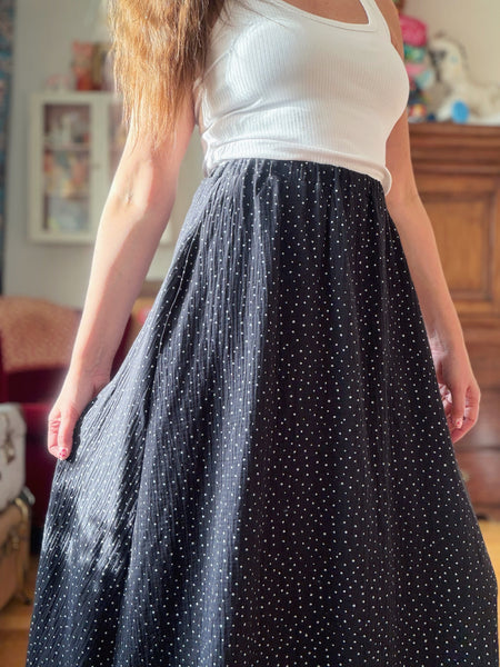 Långkjol i med resår & fickor, svart med vita prickar