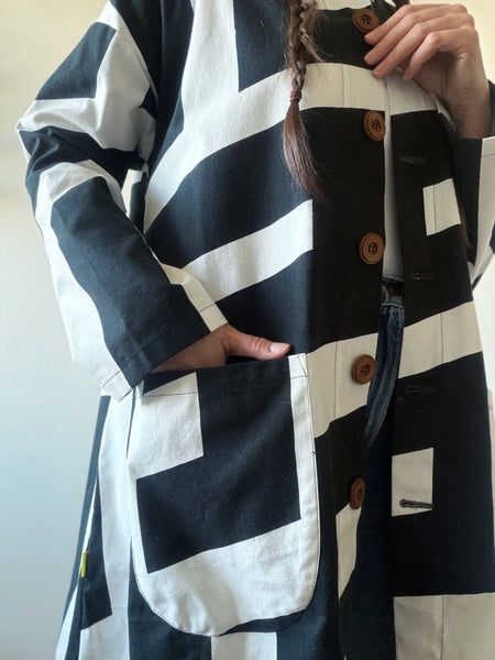 Kappa i återbrukad bomull, svartvit. Stl M