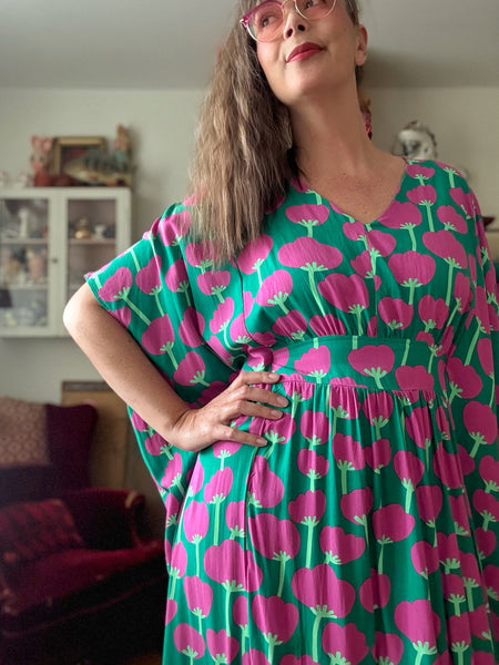 Spektakel / kaftanklänning i grönt & rosa