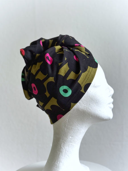 Turban, jersey med svarta blommor