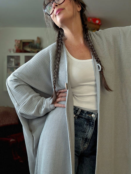 Sjok / kaftan stickad ljusgrå