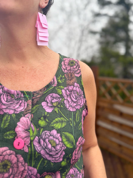 Ärmlös blus i linne i rosa & grönt