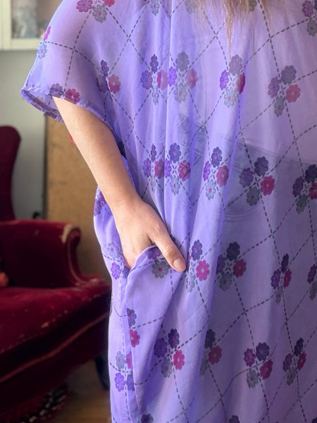 Sjok / kaftan av återbrukat tyg i lila nyanser