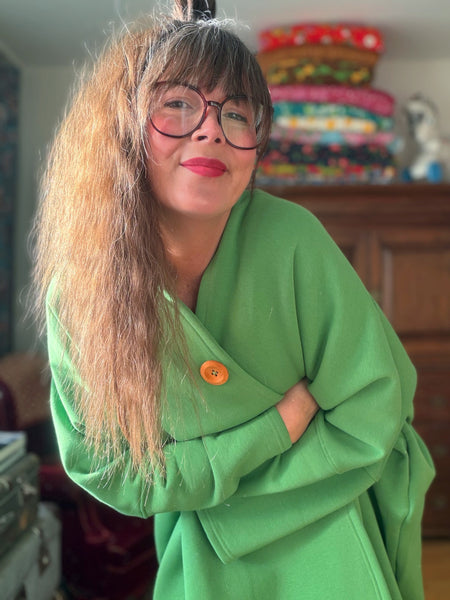 Sjok / kaftan i collagetyg ärtgrönt