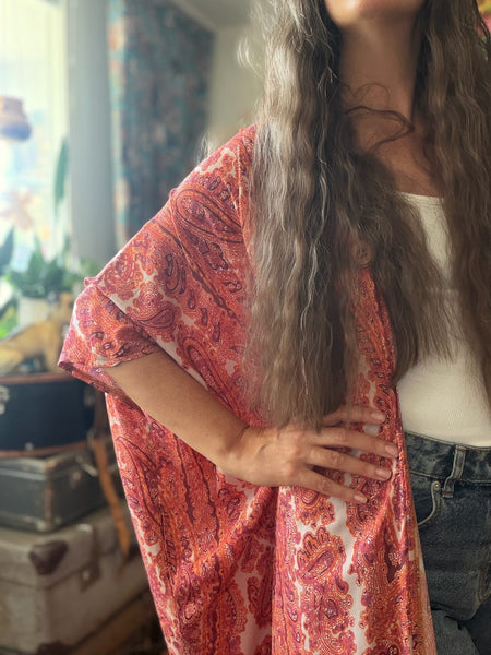 Extra långt sjok / kaftan i viskos med paisleymönster