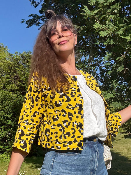 Blusjacka i linnemix med leopardmönster