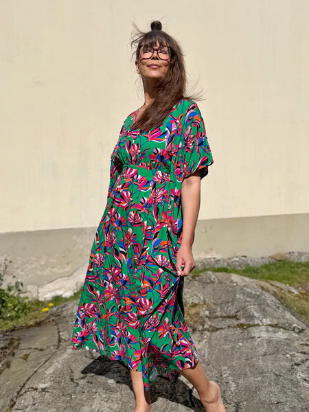 Spektakel / kaftanklänning i glada färger