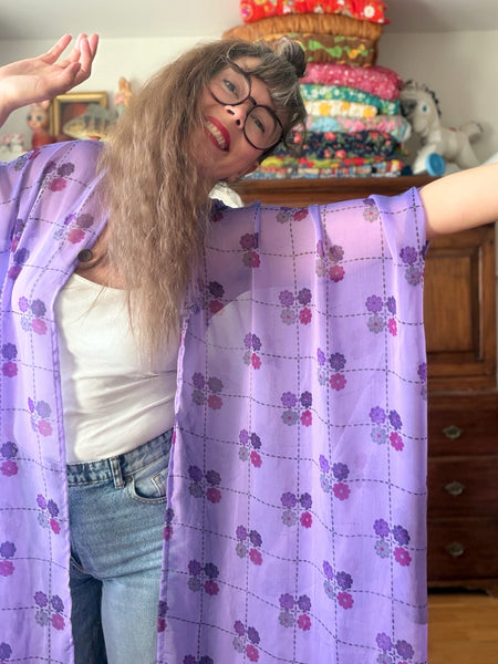 Sjok / kaftan av återbrukat tyg i lila nyanser