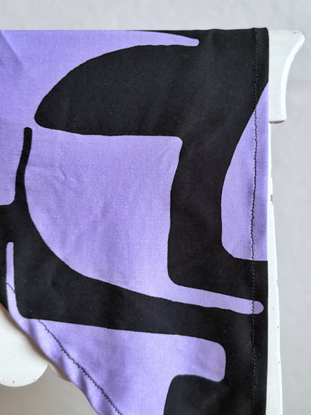 Liten sjal / sjalett, stormönstrad i svart & lila