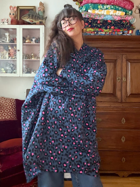 Sjok / kaftan i collagetyg med leopardmönster