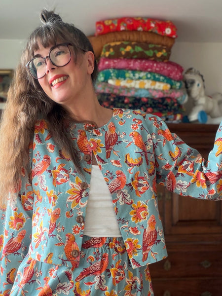 Kort jacka i bomull med fåglar