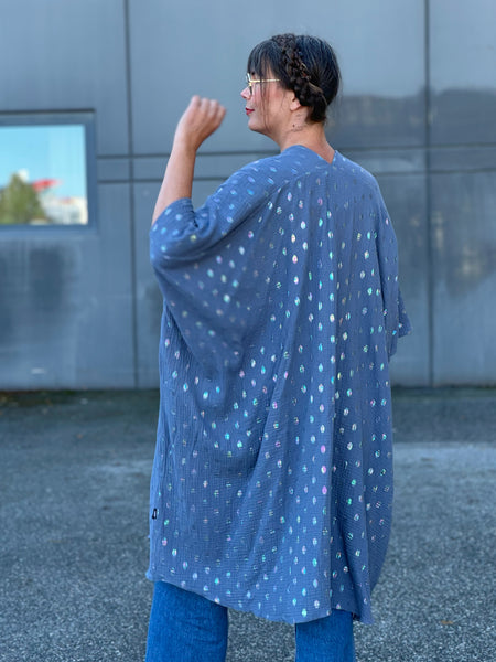 Sjok / kaftan blå med regnbågsprickar