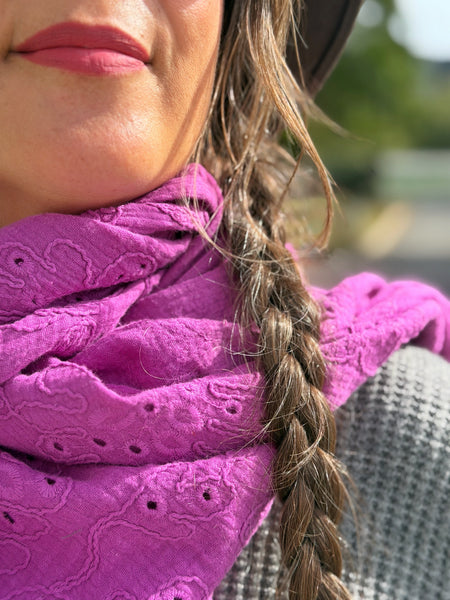 Sjal, violett med broderi
