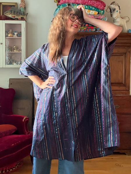 Sjok / kaftan med knappar, mörkblått med glitterränder