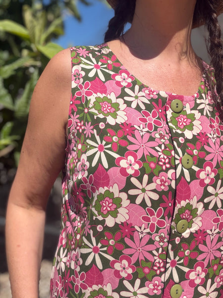 Ärmlös blus i grönt & rosa