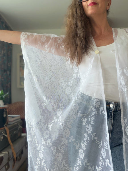 Sjok / kaftan i återbrukad spets