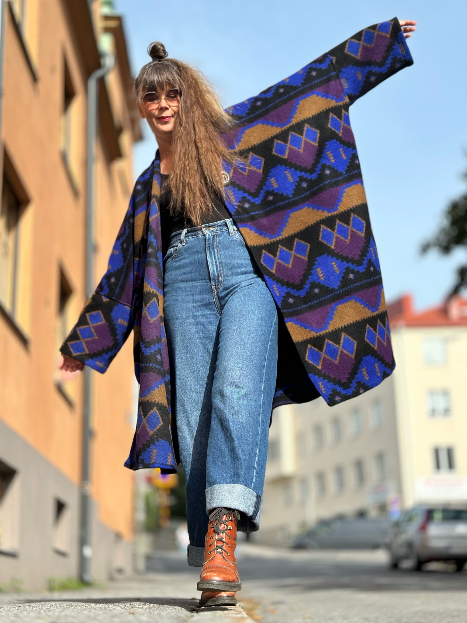 Kappa i svart, lila & blåmönstrad ullmix