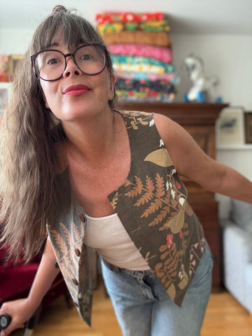 Ärmlös blus i brunt vintagetyg