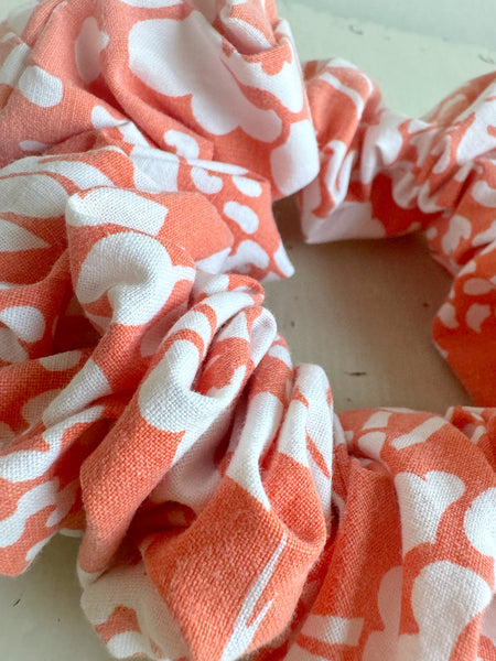 Scrunshie i orange vintagetyg