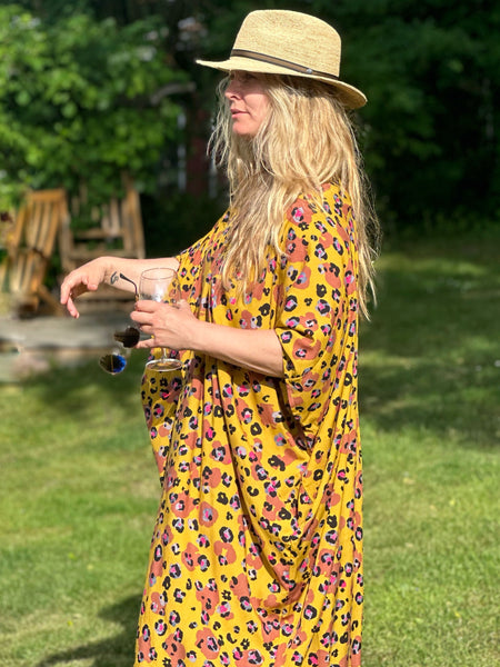 Sjok / kaftan med knappar & leopardmönster