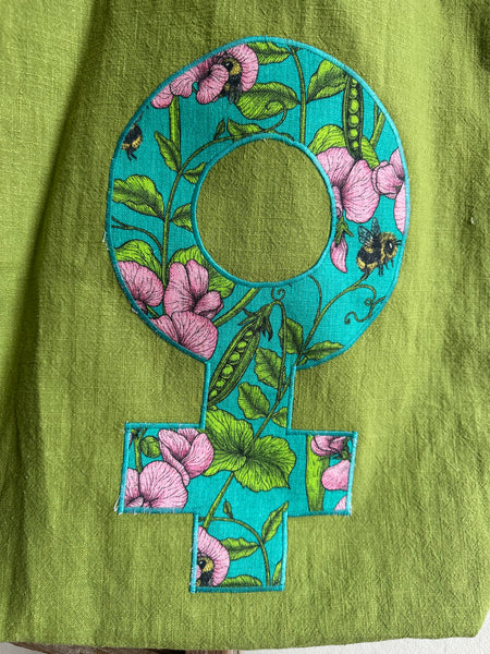 Tygkasse, grön med kvinnosymbol i linne