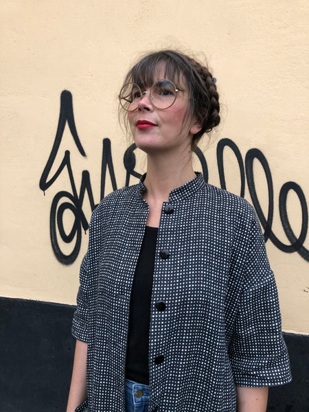 Städrock i prickigt linnetyg, svartvit. - Lille-Lo