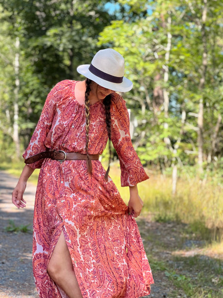 Långklänning med knappar i paisley