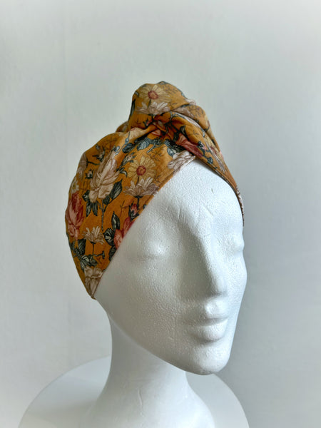 Turban i muslin, gul med rosor