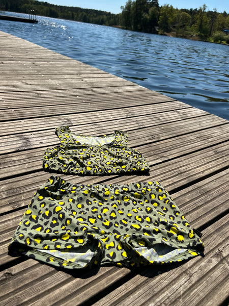 Bikinibyxor i olivgrönt leopardmönster