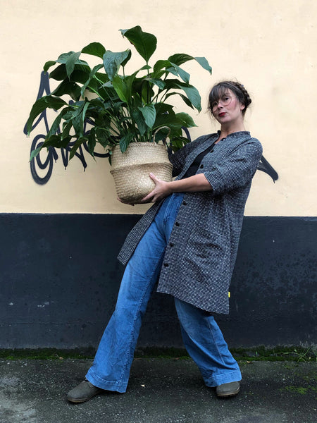 Städrock i prickigt linnetyg, svartvit. - Lille-Lo