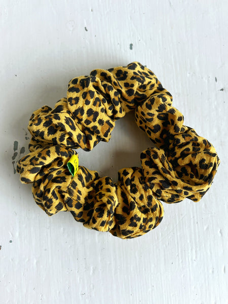 Scrunshie med leopardmönster
